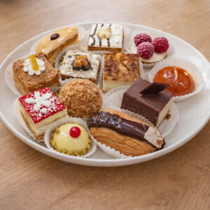 LOT DE 12 MINI GATEAUX "Assortiment de Saison"